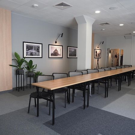 Iness Hotel Лодзь Экстерьер фото