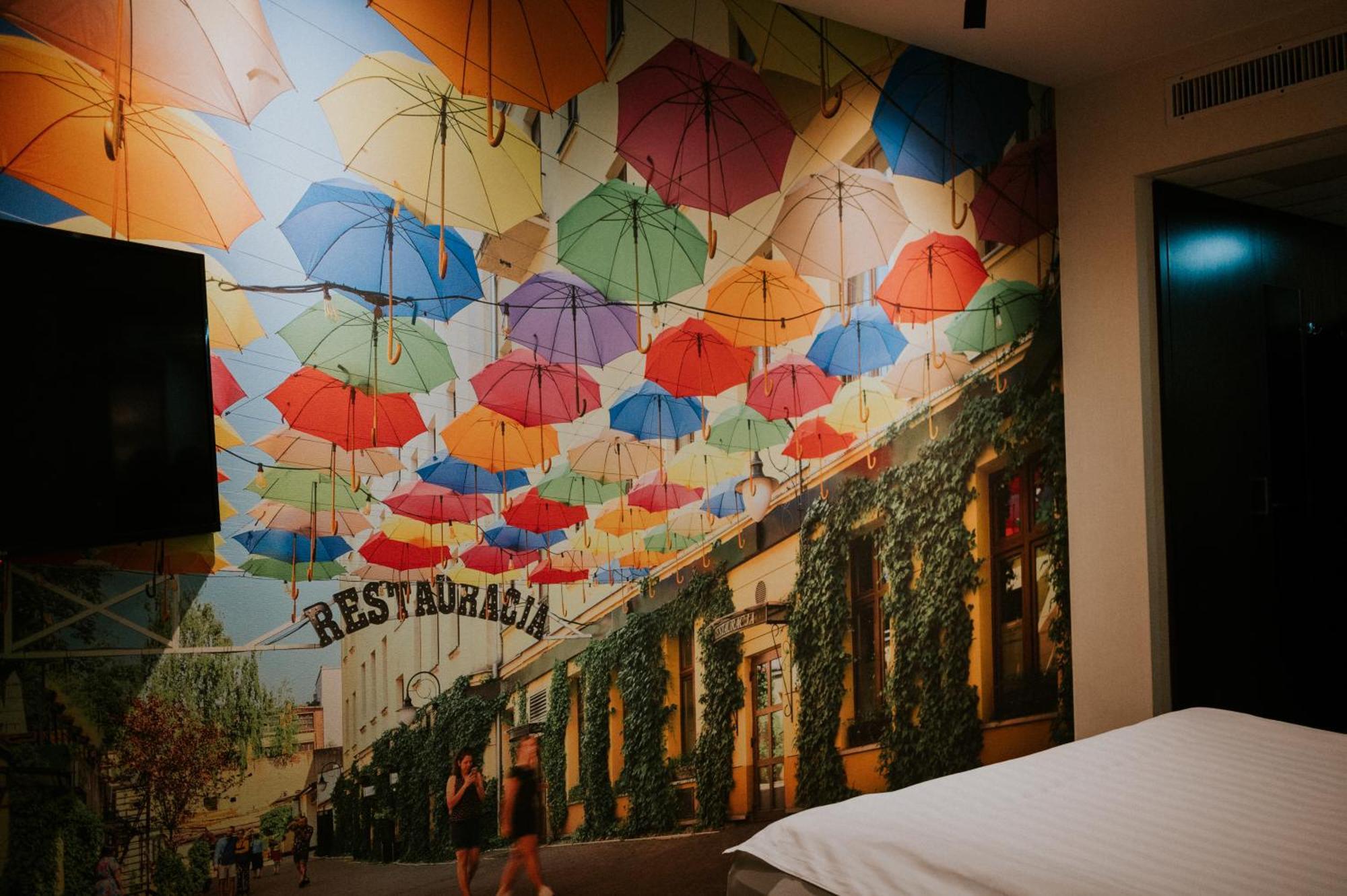 Iness Hotel Лодзь Экстерьер фото