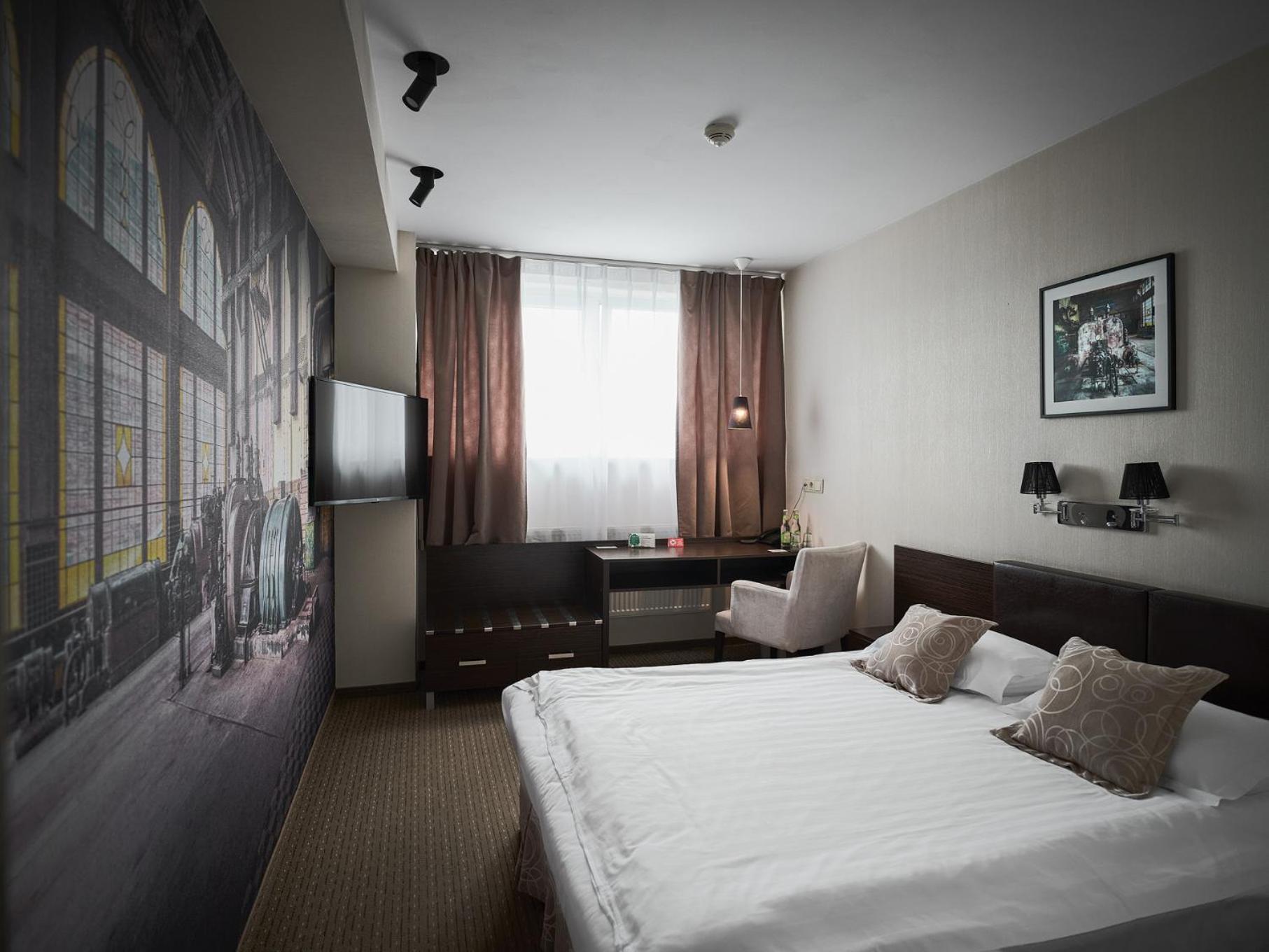 Iness Hotel Лодзь Экстерьер фото