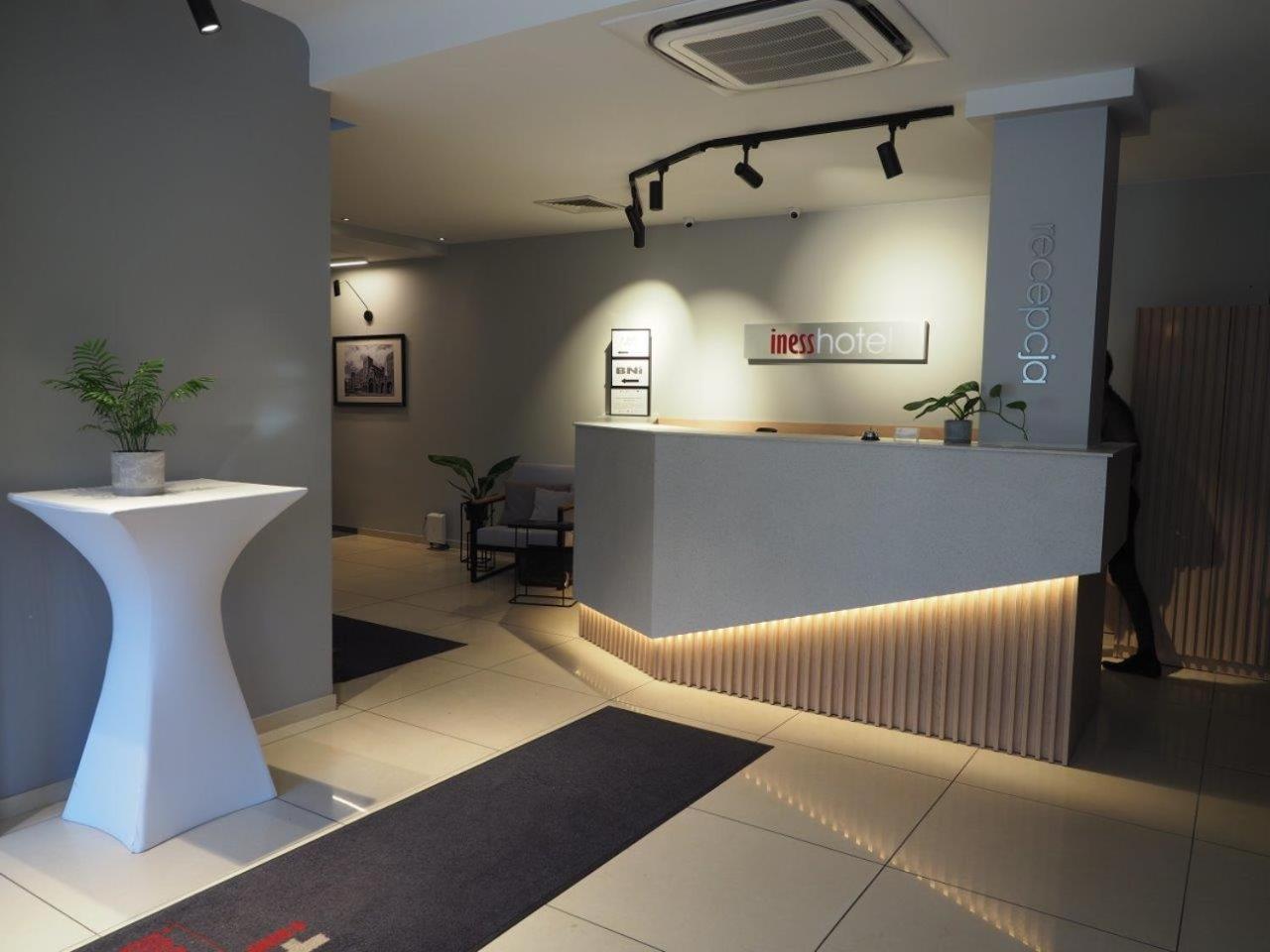 Iness Hotel Лодзь Экстерьер фото