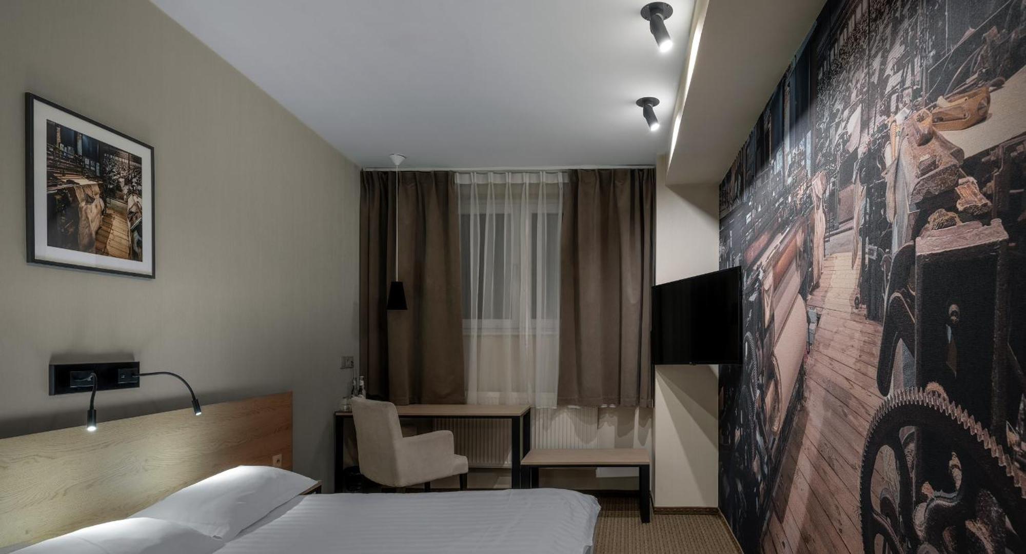 Iness Hotel Лодзь Экстерьер фото