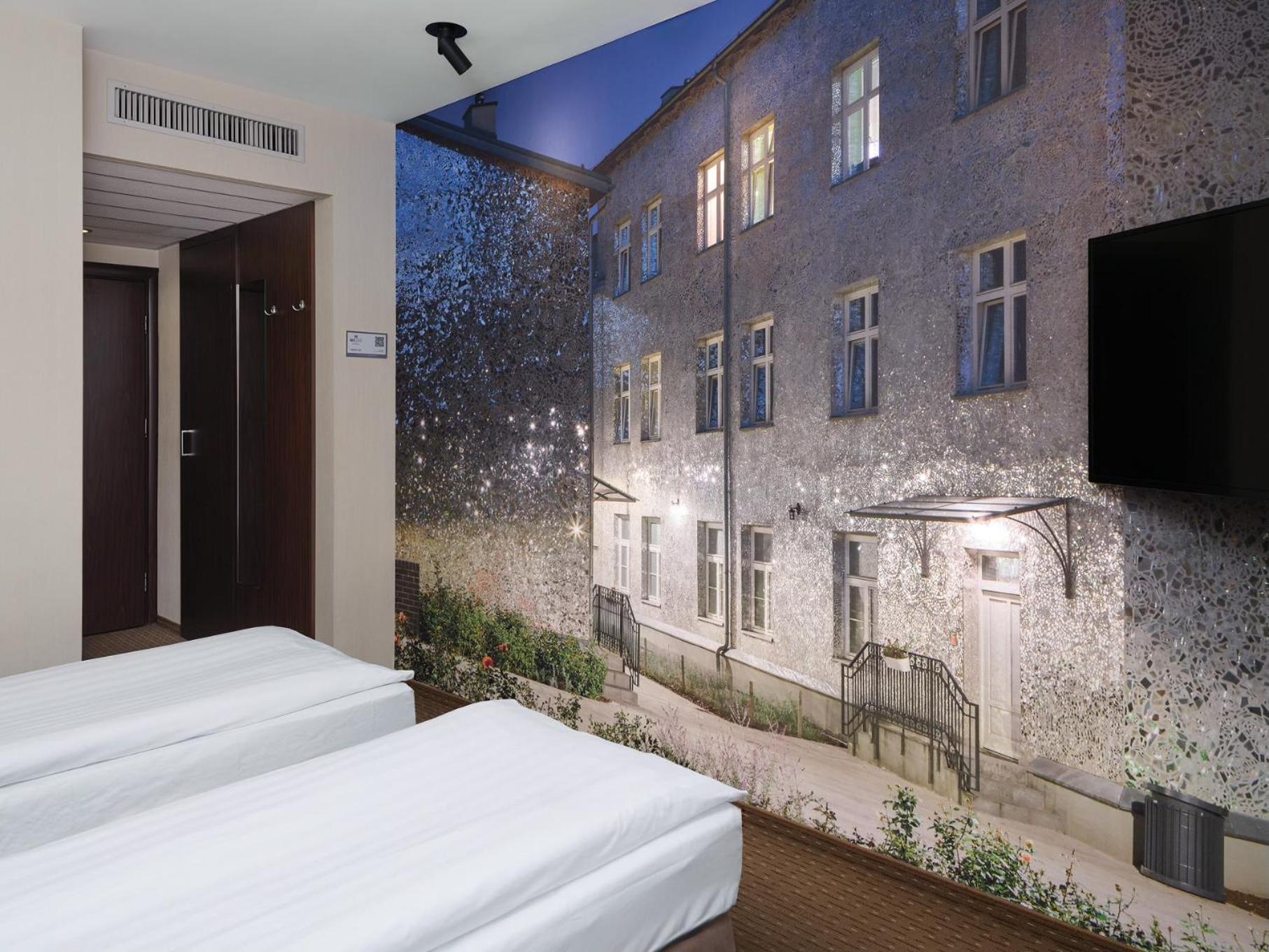 Iness Hotel Лодзь Экстерьер фото