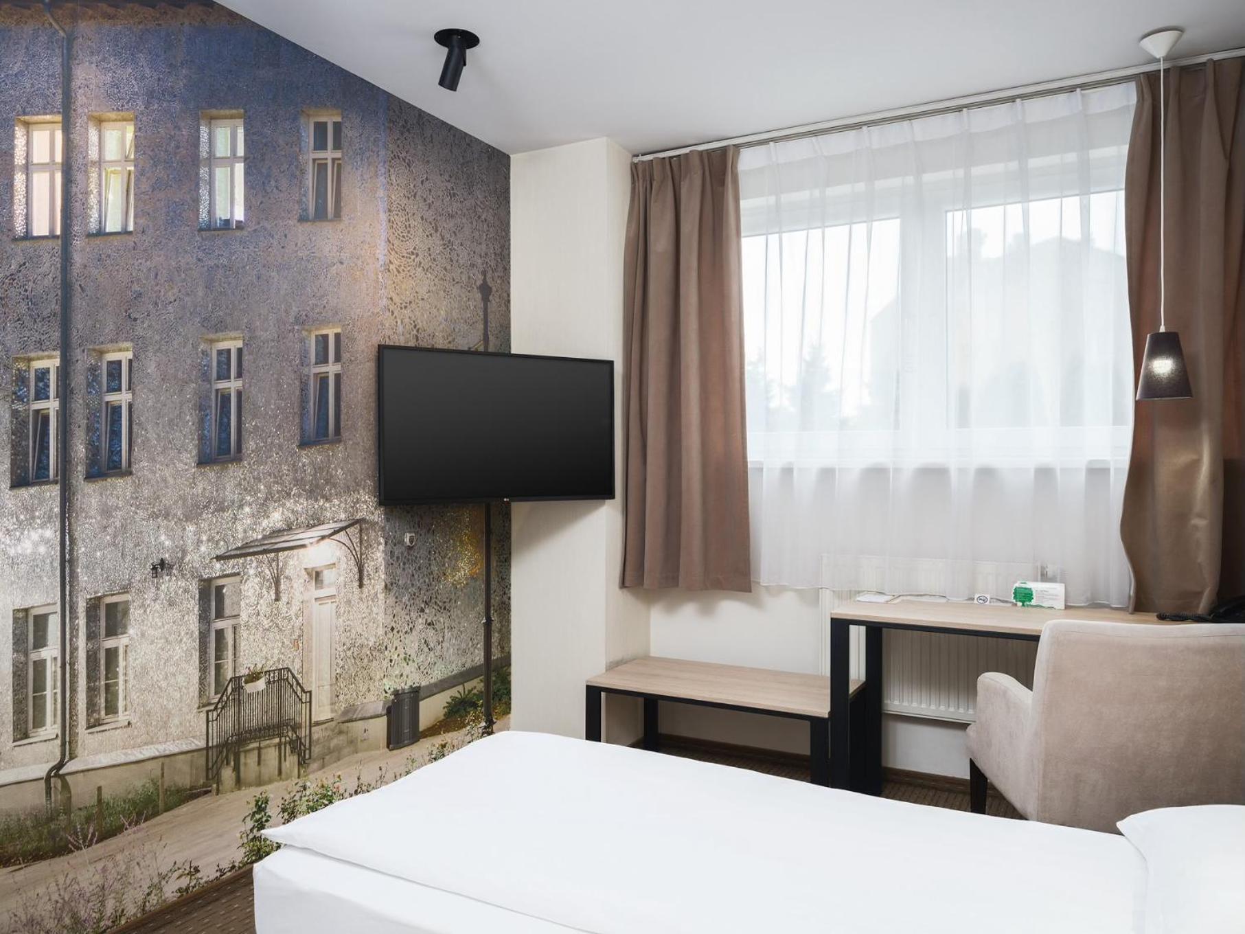 Iness Hotel Лодзь Экстерьер фото