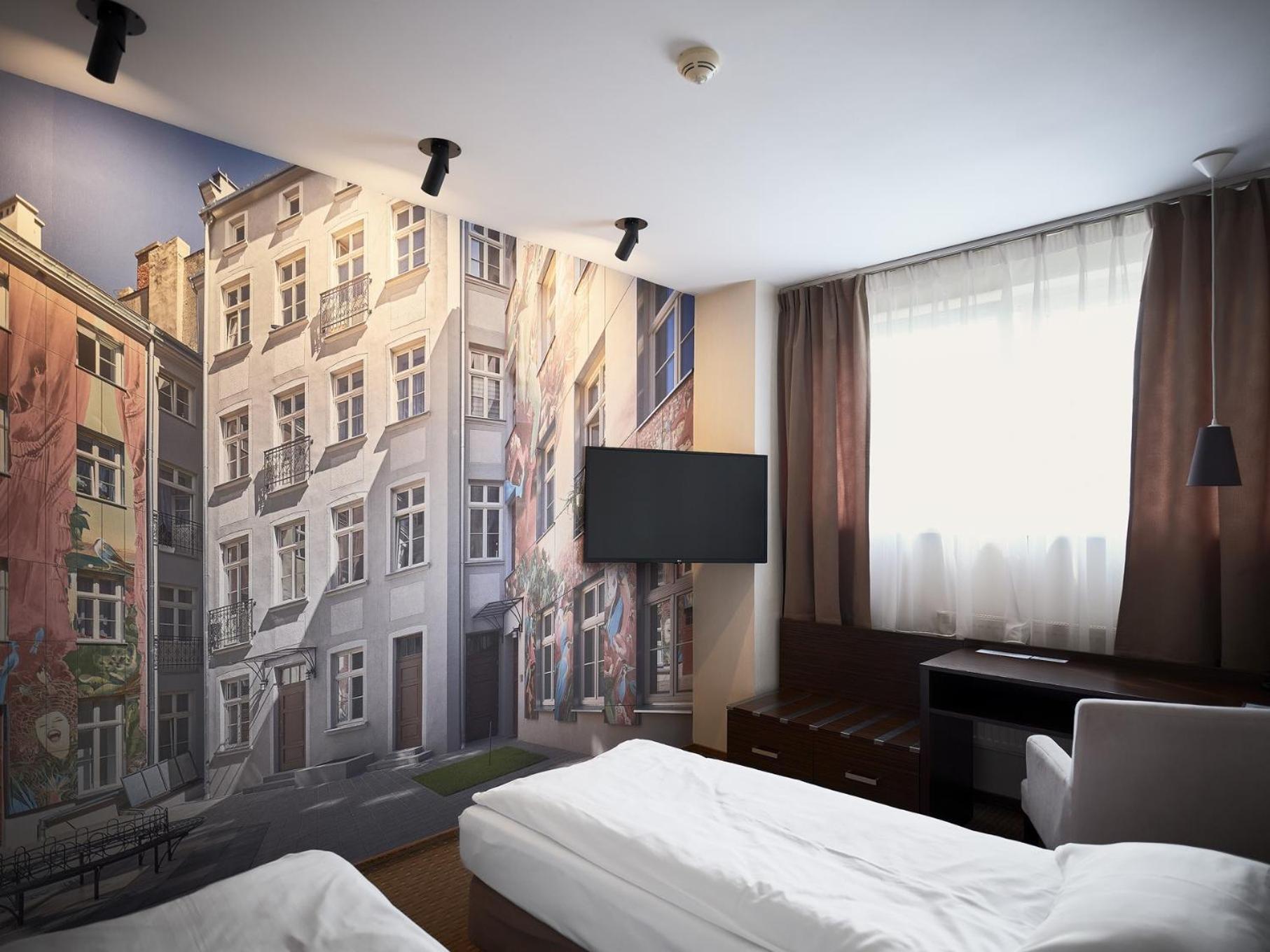 Iness Hotel Лодзь Экстерьер фото