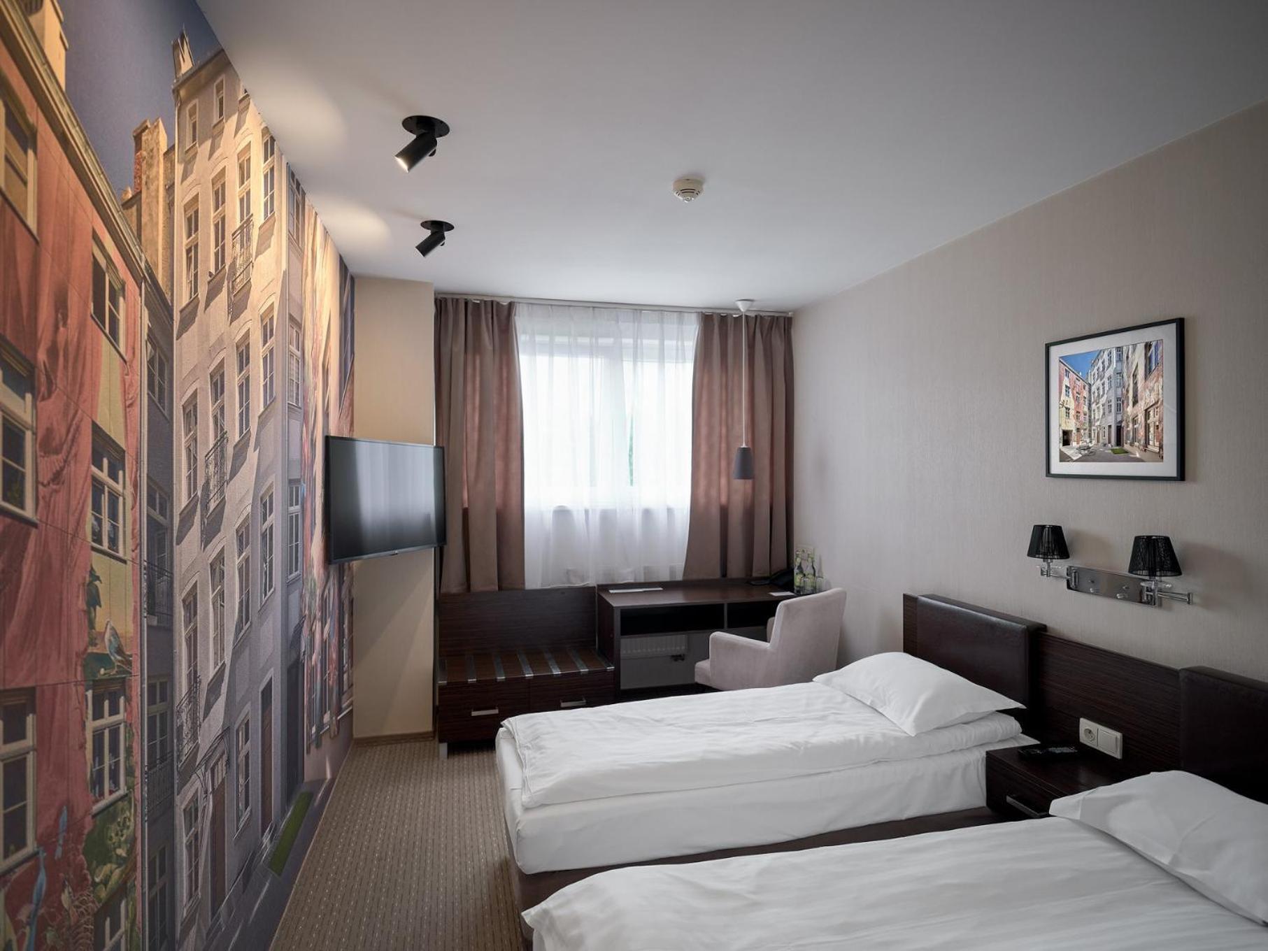 Iness Hotel Лодзь Экстерьер фото
