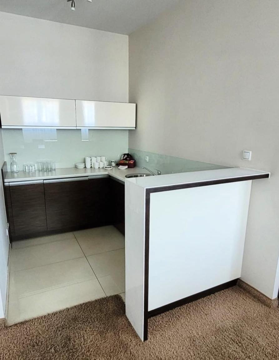 Iness Hotel Лодзь Экстерьер фото