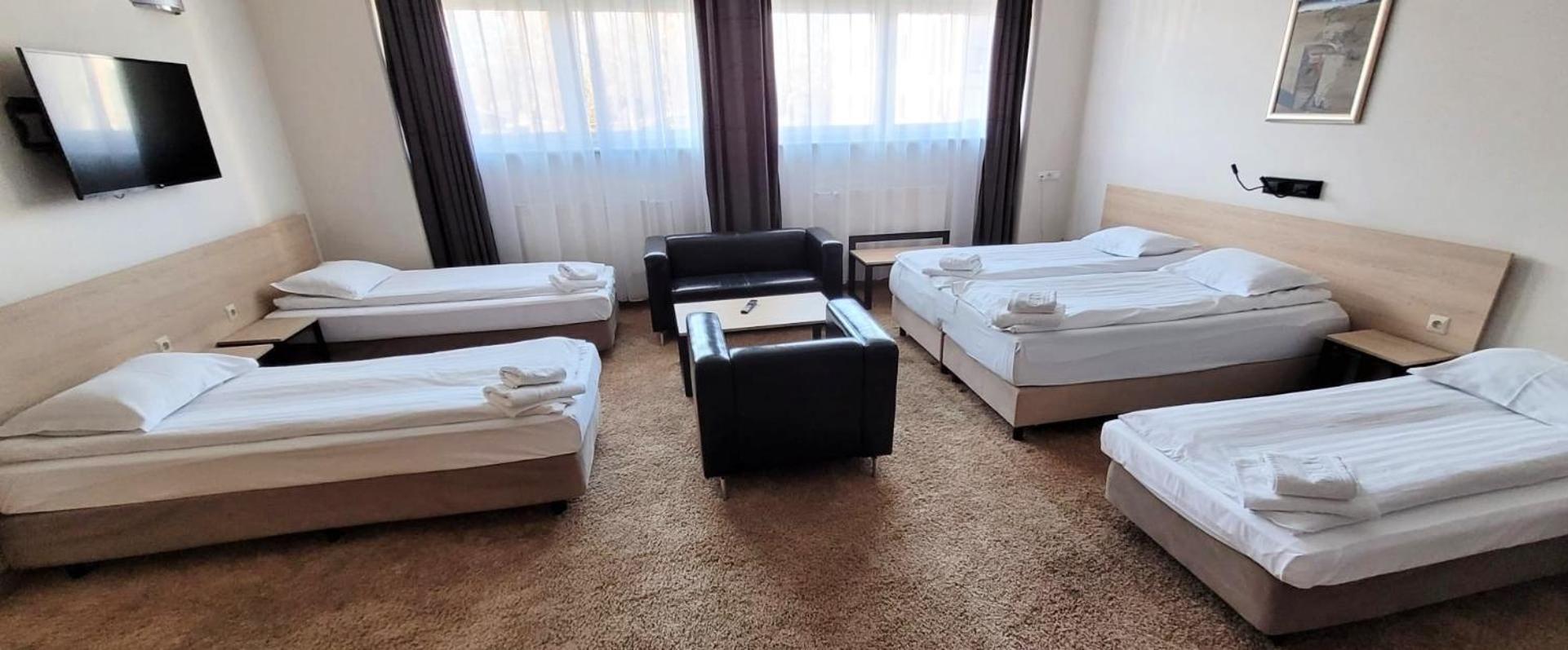 Iness Hotel Лодзь Экстерьер фото